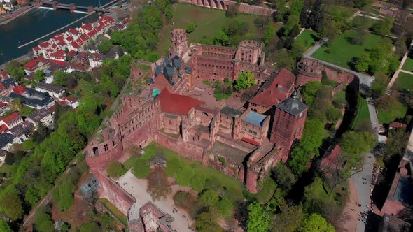 Beautiful top view of the Heidelberg castle and the old part of the city. alt