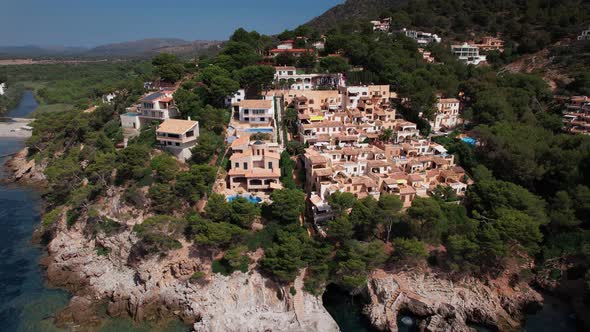 Luxury Villas and Yacht on Coast of Mallorca alt
