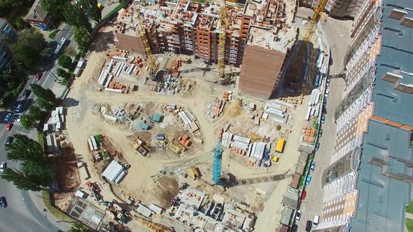 Building of new architecture near the road in the city alt