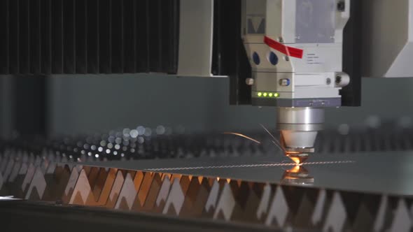 Laser cutting of flat sheet metal