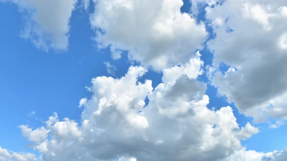Moving clouds in the sky Time Lapse alt