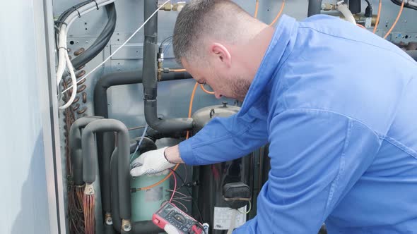 Resistance test of temperature sensors in the cooling supply section alt