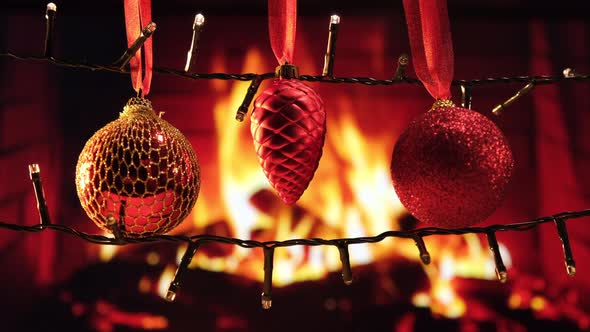 Christmas Decoration in Fireplace alt