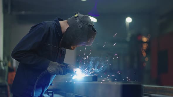 Welding Work at a Metalworking Plant alt