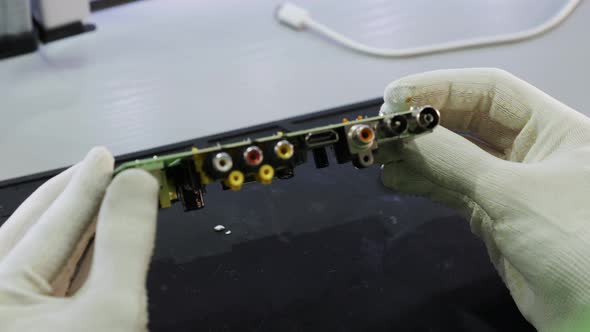 BGA Chip Soldering on the Soldering Station. Removal of Temperature From the Chip Thermocouple alt