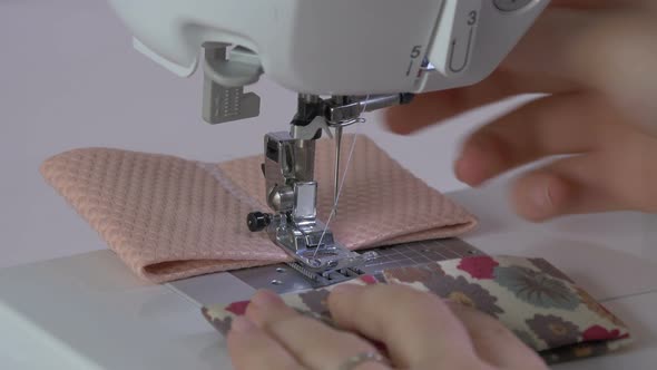 Sewing three pieces with a sewing machine alt