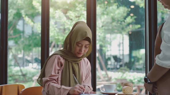 Asian Muslim Women Relaxing in the Coffeeshop 01