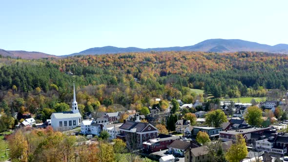 Aerial Drone Fight over a New England Town during the Fall Foliage Season Featuring a White Church a alt
