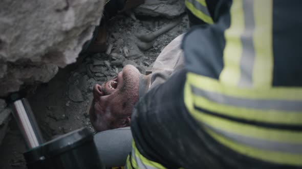 Crop Rescuers Saving Screaming Man From Ruins alt