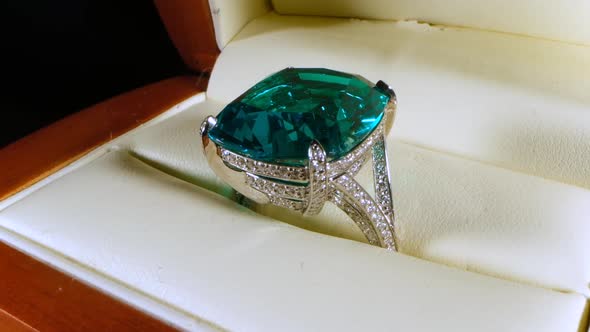 Jewelry Ring with Enormous Green Emerald Gemstone