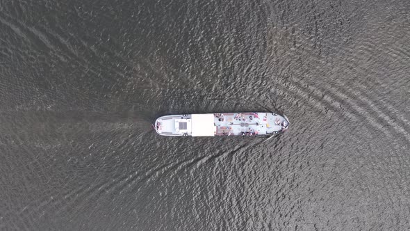 Motorboart Yacht Recreation Ship Vessel Overhead Top Down Aerial Drone View alt