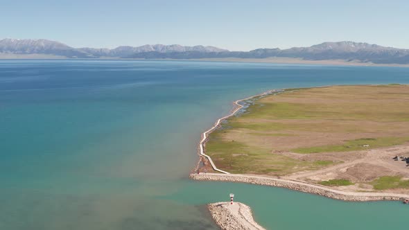 Blue lake and mountains alt
