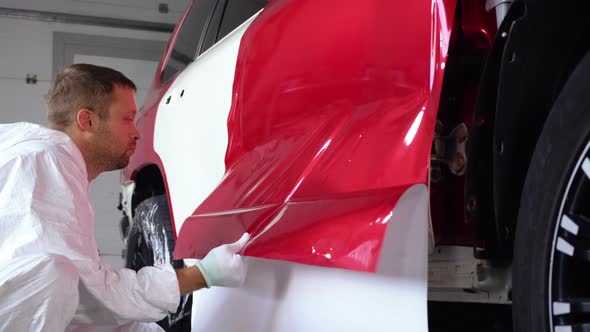 Car Worker Laying Vinyl Wrap alt