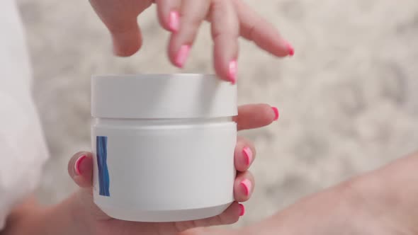 The podologist opens a jar with cosmetic silicone for the manufacture of a retainer. Closeup alt