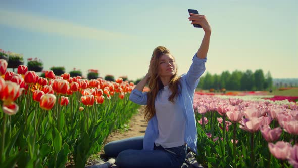 Pretty Girl Making Photo in Outdoors alt