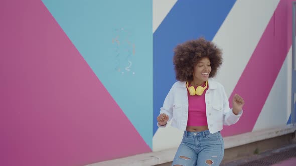 Beautiful young woman with curly hairstyle and fashionable clothes alt