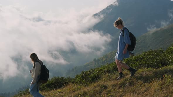 Young Hikers in the Mountains alt