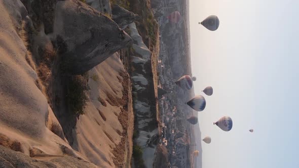 Balloons in Cappadocia Vertical Video Slow Motion alt