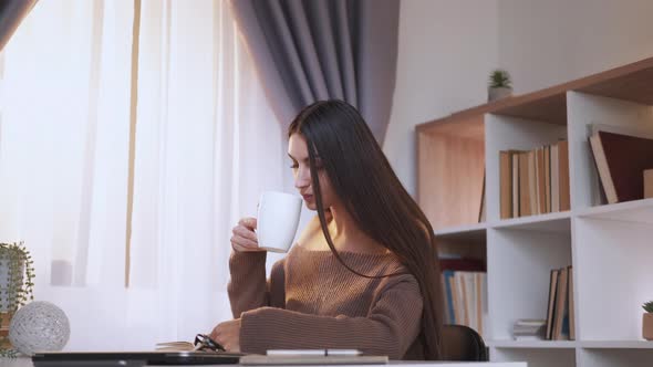 Distance Education Concentrated Woman Inspired alt