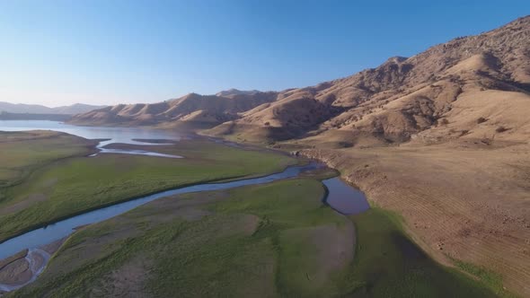 Drone over Lake Kaweah Recreation Area outside of Sequoia National Park, USA alt