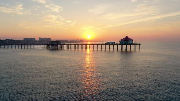 4k Ariel Drone shot of the Huntington Beach Pier in sunny Surf City California alt