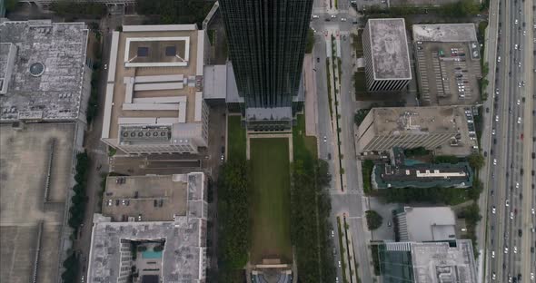 This video is about a birds eye view of the Williams Tower and Galleria Mall area in Houston, Texas. alt