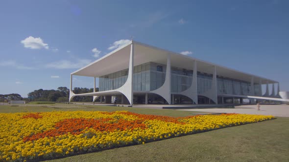 wide shot of the official workplace of the president of brasil the palacio do planalto in the middle alt