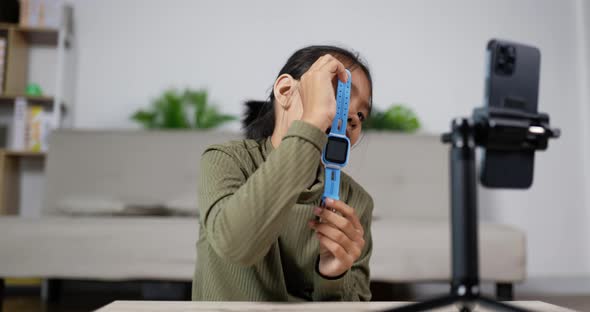 Girl sell smart watch alt