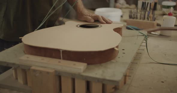 luthier starching rubber bands