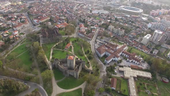 Castle and City of Guimarães, Portugal alt
