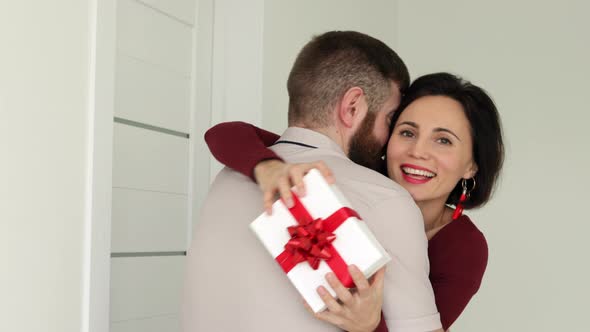 Husband hugs wife makes surprise.