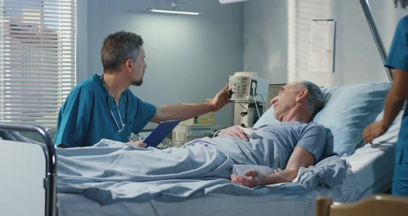 Doctor Visiting Patient in Hospital alt
