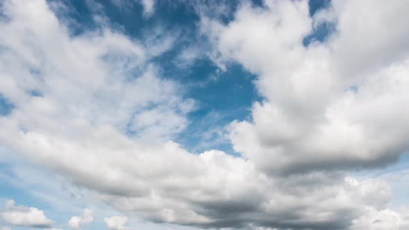 Time-lapse Of Cumulus Clouds alt