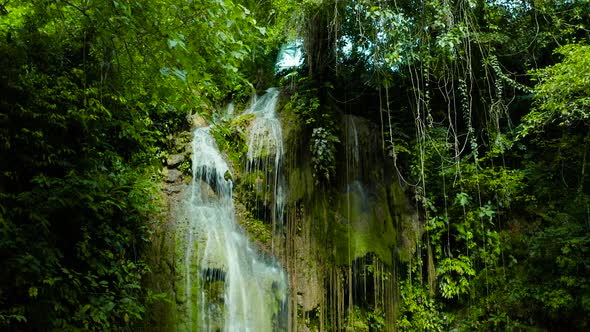Beautiful Tropical Waterfall Philippines, Cebu alt