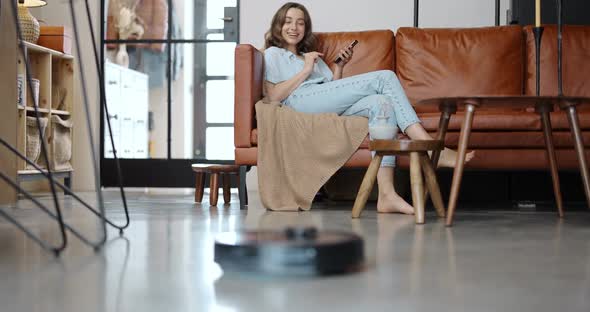 Robot Vacuum Cleaner Cleaning at Home alt