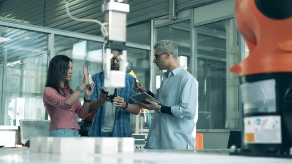 Young Researchers Are Examining Robotic Parts alt