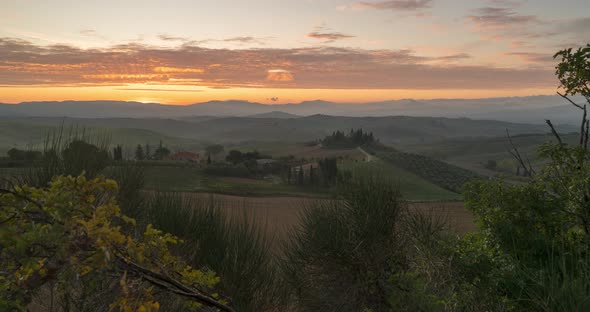  Timelapse View of the Fields, Wineries Near San Quirico d'Orcia. Tuscany Autumn Sunrise