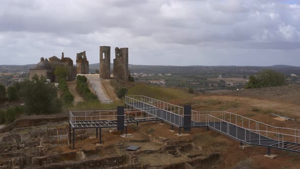 Historic city castle of Montemor o Novo in ruins in Alentejo, Portugal alt