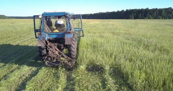 Machine with Long Blade Mows Grass for Preparing Hay Rolls alt