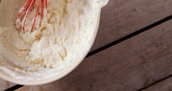 Whisk inside a semi kneaded dough 4k alt