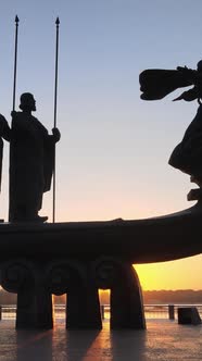 Monument To the Founders of the City in the Morning at Dawn alt