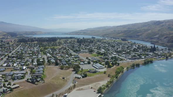 Overhead drone drifting across Cromwell by the lake in Central Otago alt