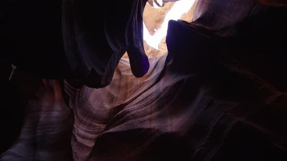 Eroded walls of Antelope Canyon alt