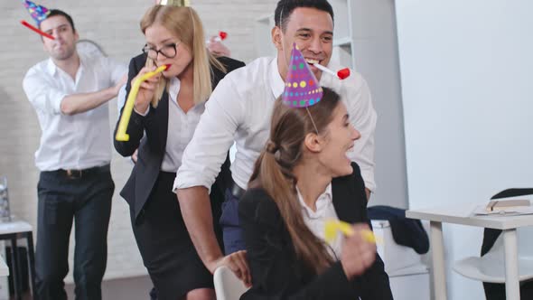 Birthday Party in the Office alt