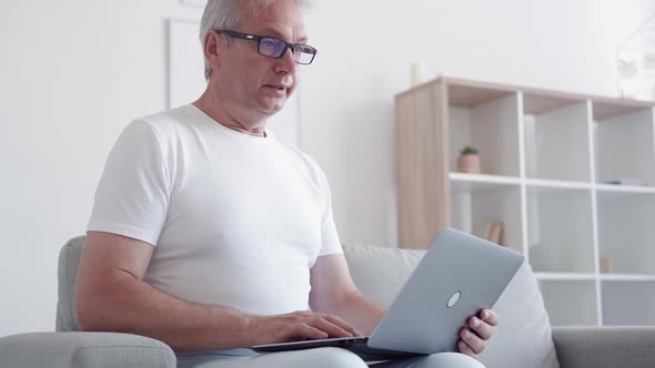 Digital Problem Internet Stress Annoyed Man Laptop alt