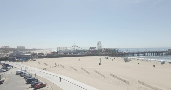 Busy day on the Santa Monica Pier as many people get out to enjoy the weather alt