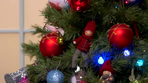 Decorated Christmas Tree Close Up. alt