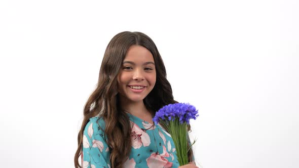 Pretty Cheerful Child Floral Dress Turning Smell Centaurea Wildflower Flower Bouquet Centaurea alt