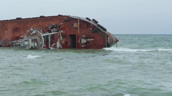 Tanker Crashed on the Shores of the Black Sea alt