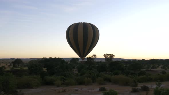 Flying with a hot air balloon over Masai Mara alt